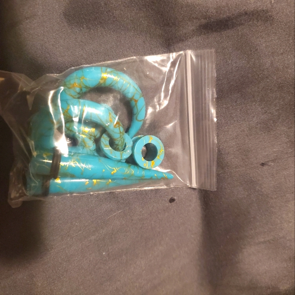 Teal 2G (6mm) acrylic earrings NWOT